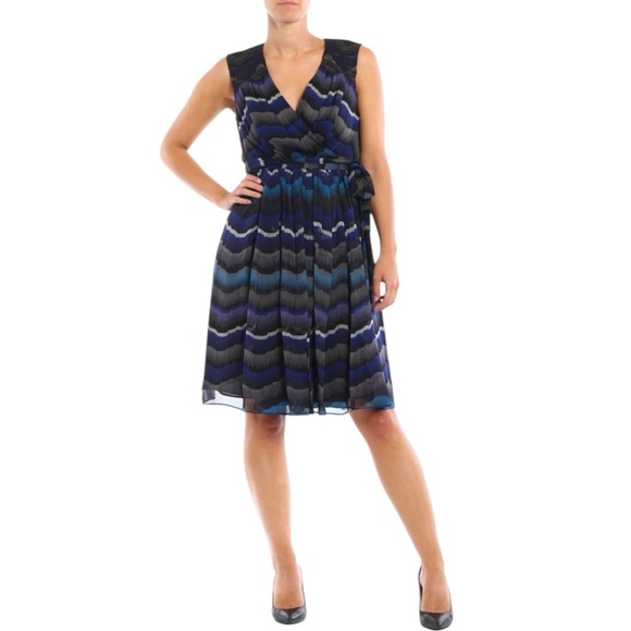 Diane Von Furstenberg Bali Silk Chiffon Wrap Dress Sleeveless A-Line - Size 4 - Picture 3 of 16